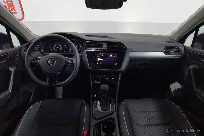 Tiguan L PHEV 2021 1.4T Plug-in Hybrid Flagship Edition — миниатюра 11