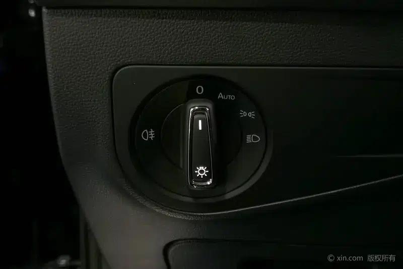 Tiguan L PHEV 2021 1.4T Plug-in Hybrid Flagship Edition — миниатюра 15