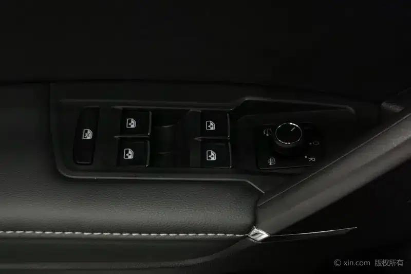 Tiguan L PHEV 2021 1.4T Plug-in Hybrid Flagship Edition — миниатюра 22