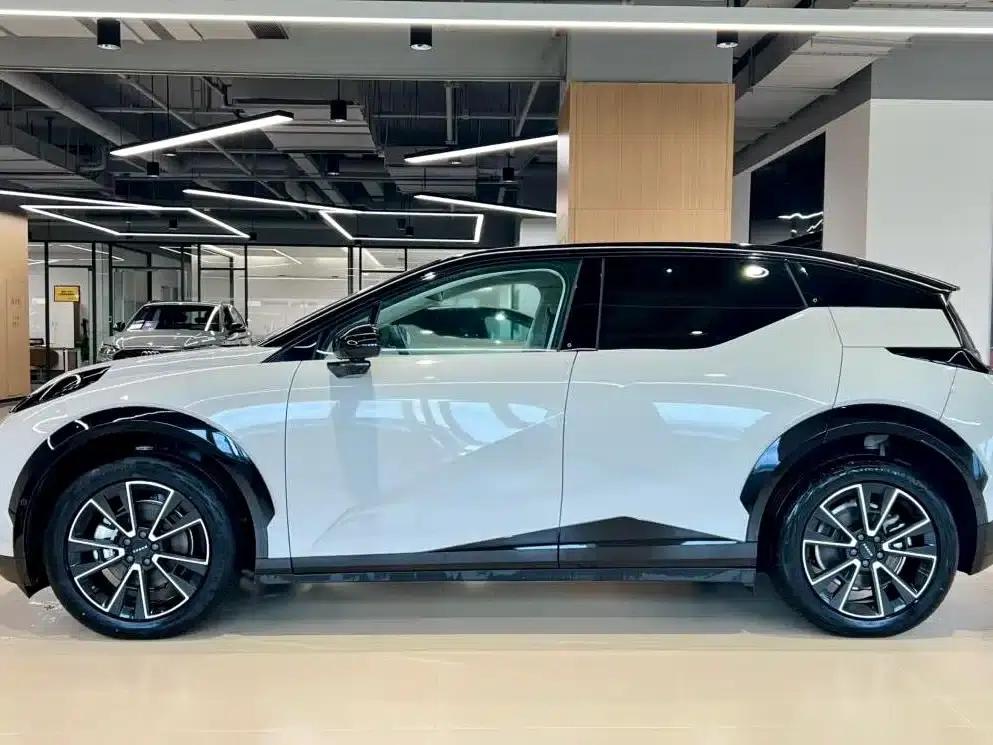Jike X 2025 Five-Seat Long-Range Version — миниатюра 3