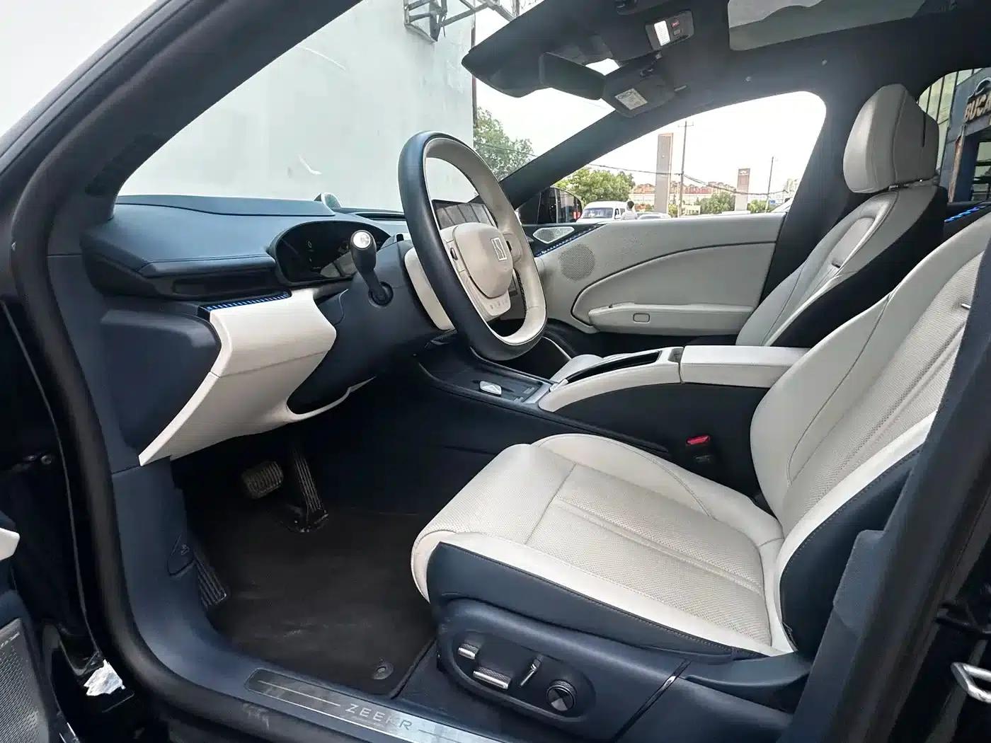 Jike 007 2025 Long Range Rear-Wheel Drive Intelligent Driving Edition 100kWh — миниатюра 4