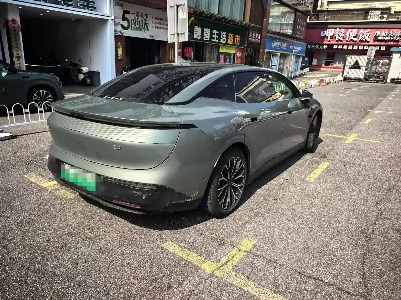 Jike 007 2025 Long Range Rear-Wheel Drive Intelligent Driving Edition 100kWh — миниатюра 4