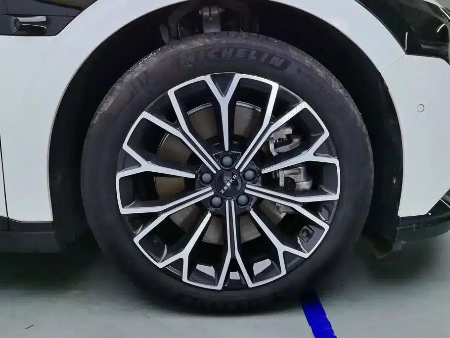 Extreme Krypton 007 2025 All-Wheel Drive Intelligent Driving Edition 75kWh — миниатюра 6