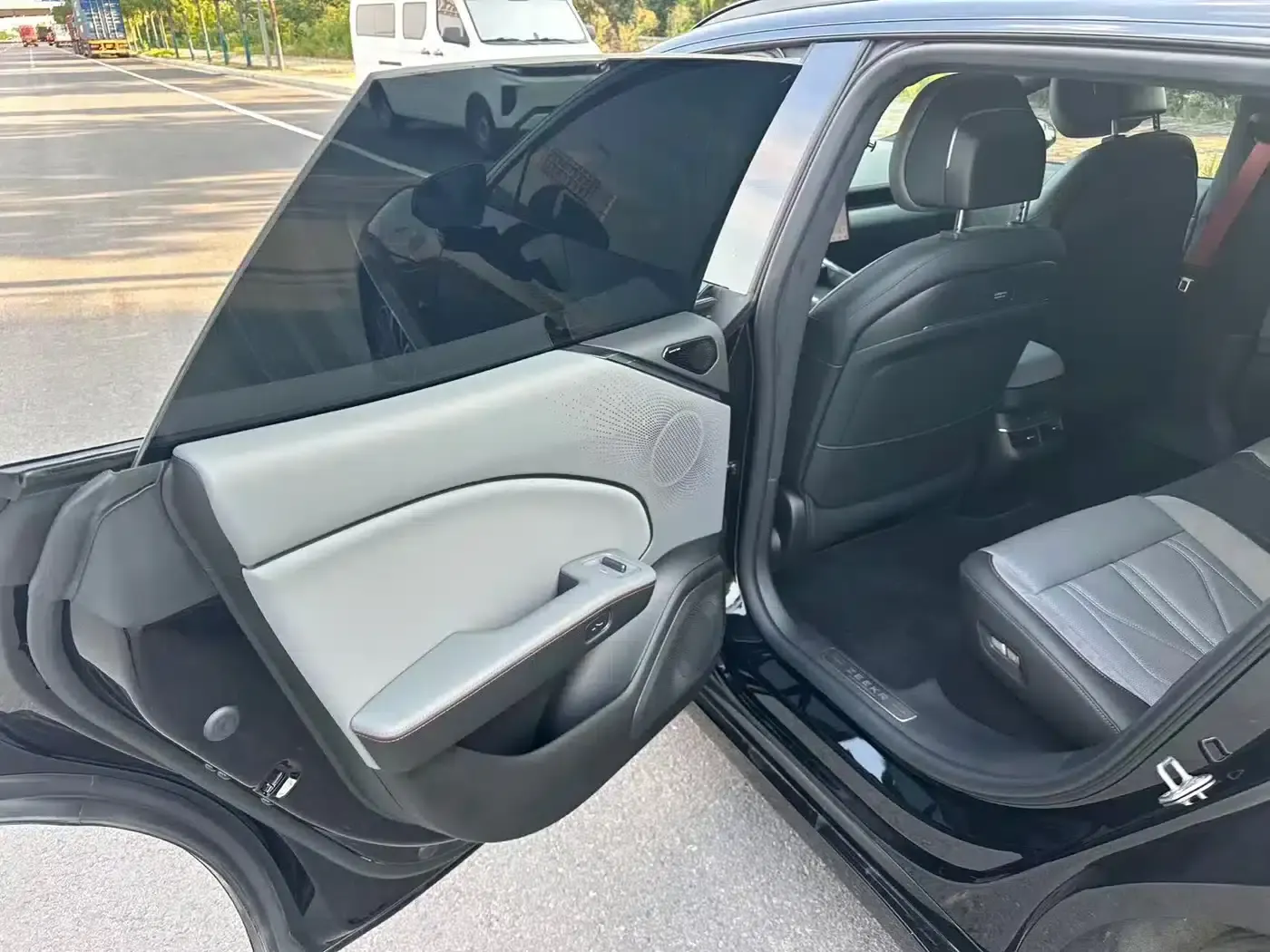 Jike 007GT 2025 Rear-Wheel Drive Intelligent Driving Edition 75kWh — миниатюра 4