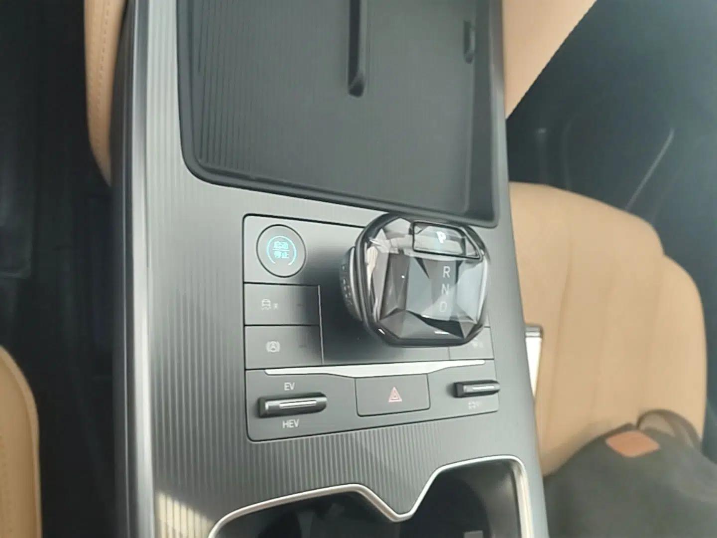 BYD Song L DM-i 2024 112 km Leading Edition — миниатюра 16