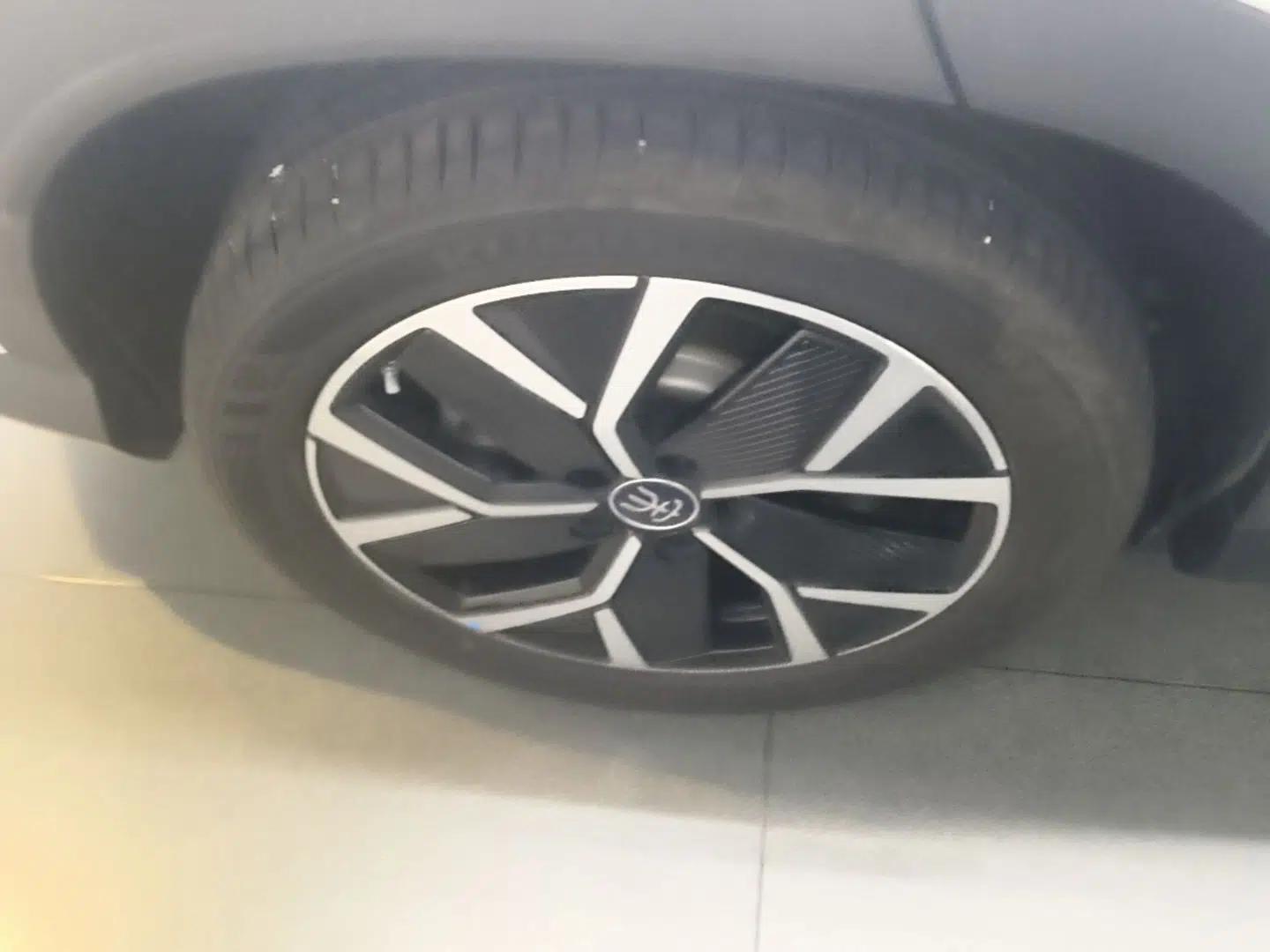 BYD Song L DM-i 2024 160 km Excellence Version — миниатюра 11