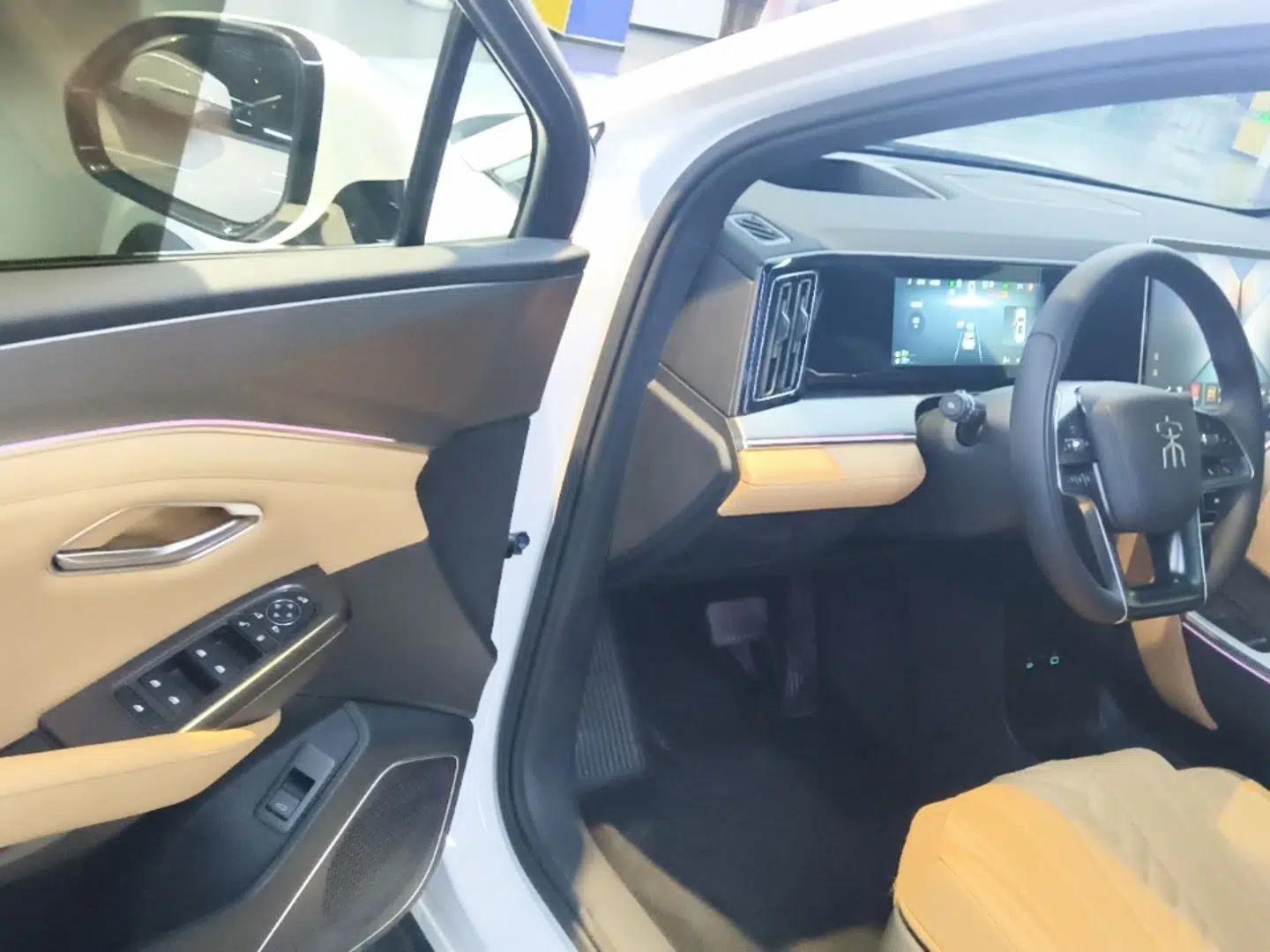 BYD Song L DM-i 2024 160 km Excellence Version — миниатюра 18