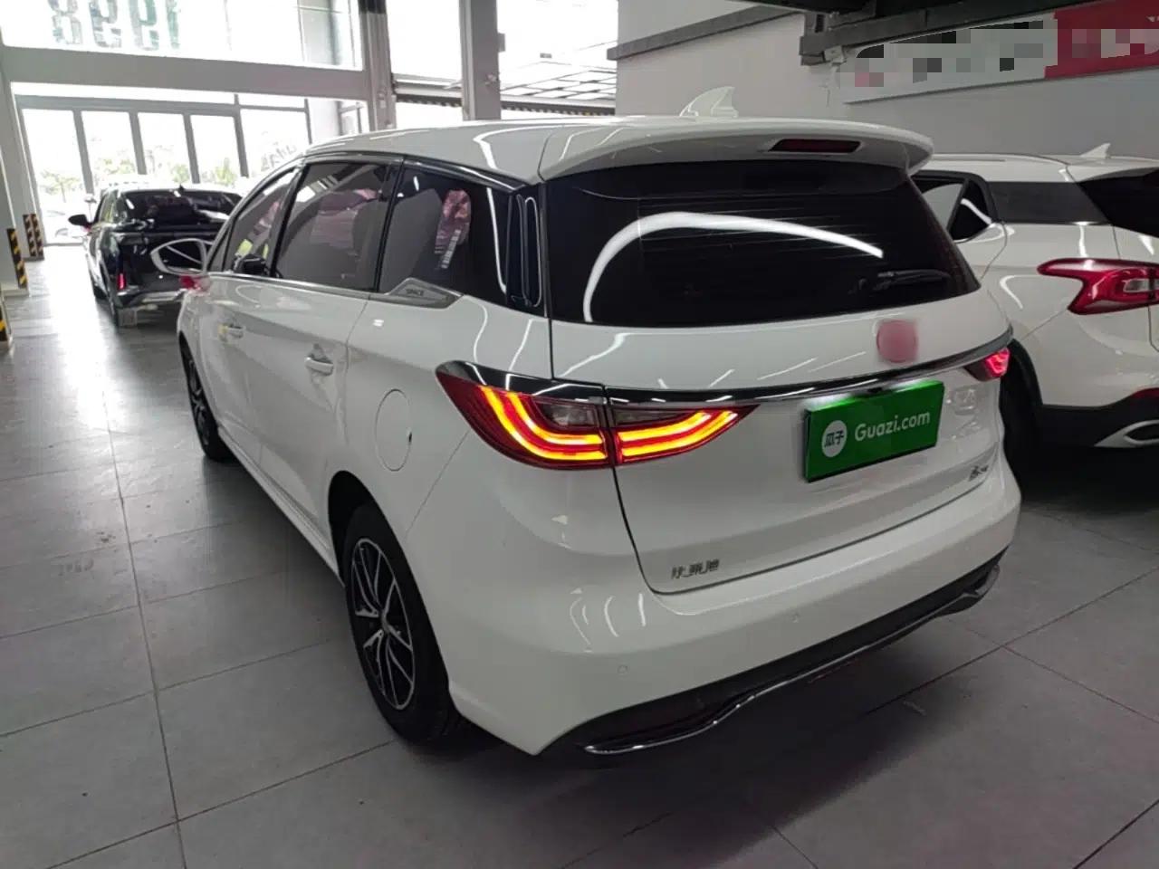 BYD Song MAX 2017 1.5T Automatic Smart Connect Luxury 7-Seater — миниатюра 4