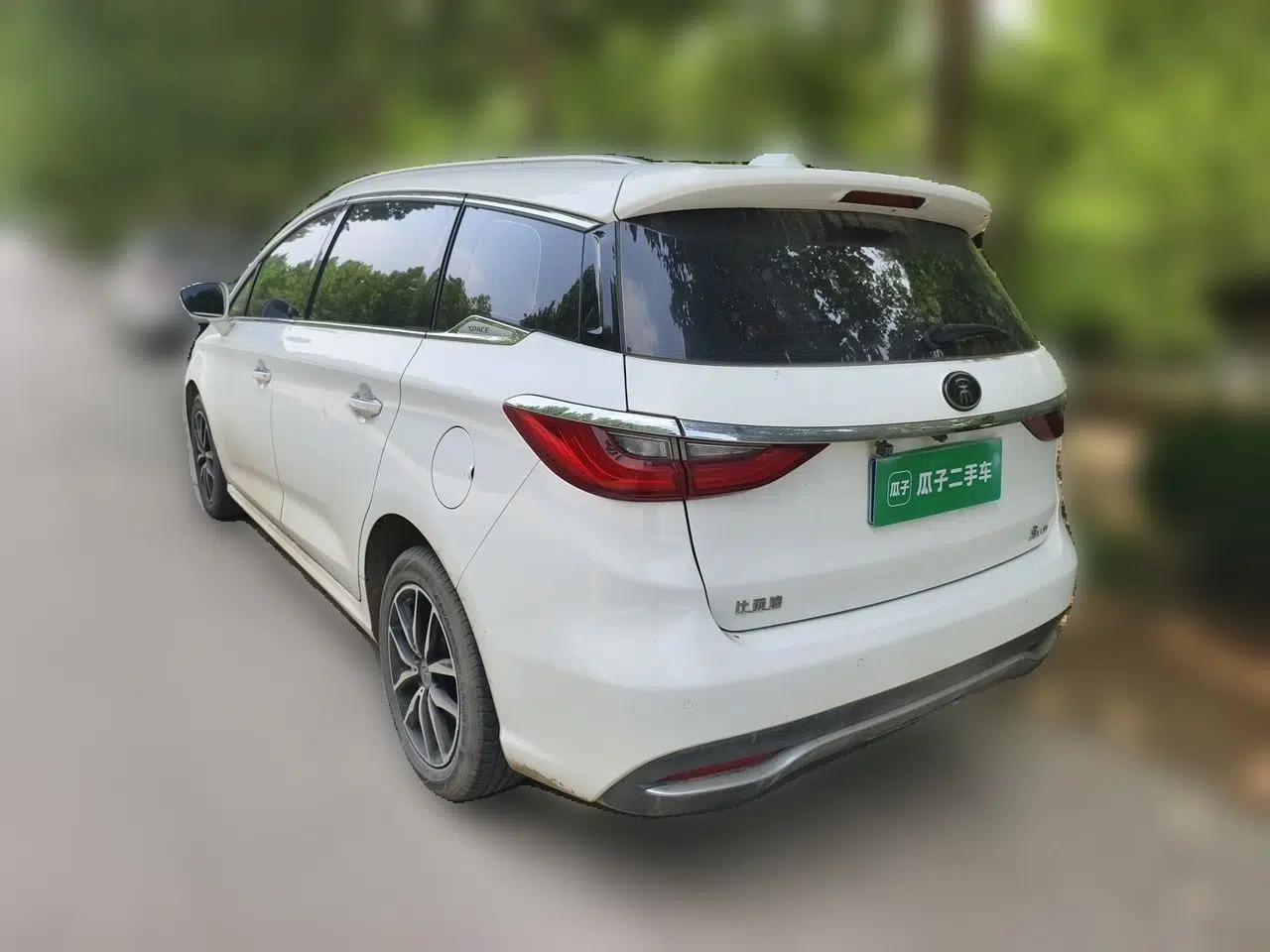 BYD Song MAX 2018 1.5T Automatic Smart Connect Elite Model with 6 Seats — миниатюра 4