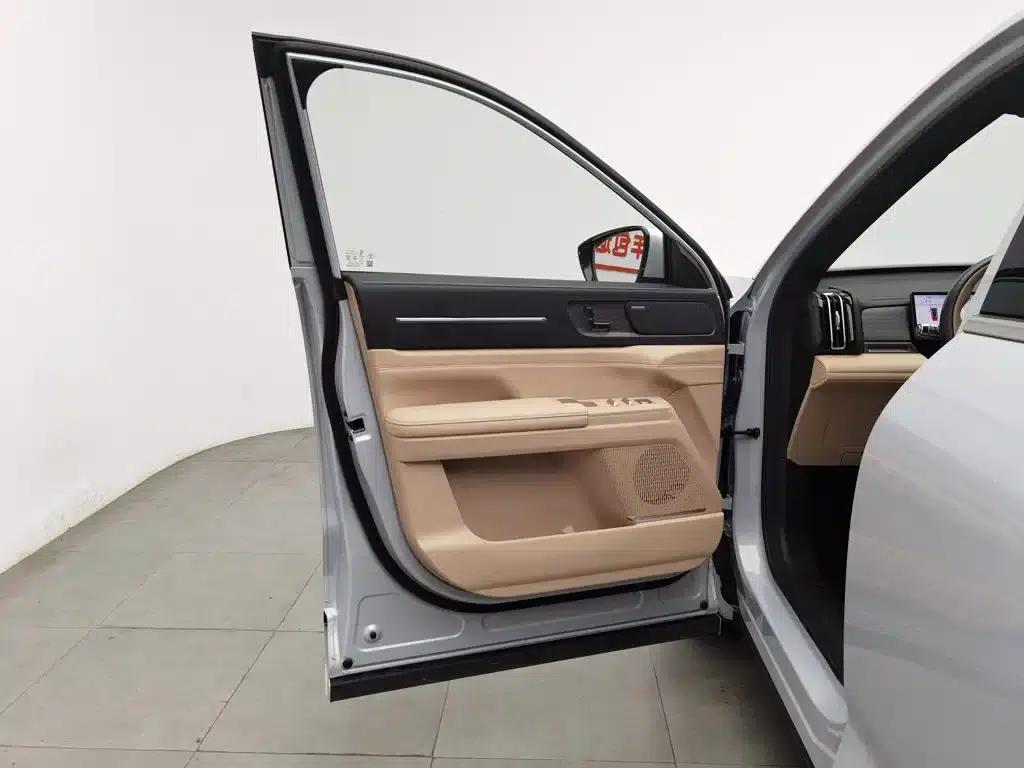 Jetour Mountain & Sea L7 PLUS 2026 Model 121km Comfort Edition 5-Seater — миниатюра 8