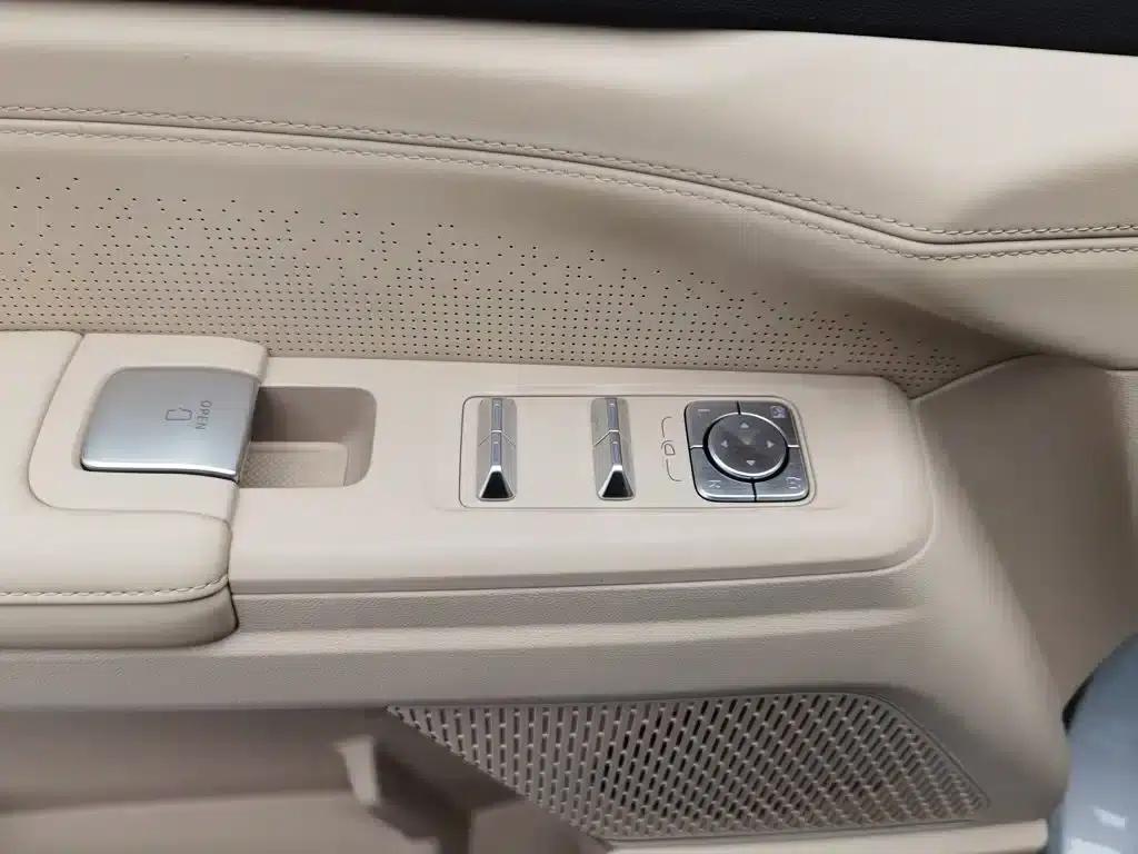 Jetour Mountain & Sea L7 PLUS 2026 Model 121km Comfort Edition 5-Seater — миниатюра 9