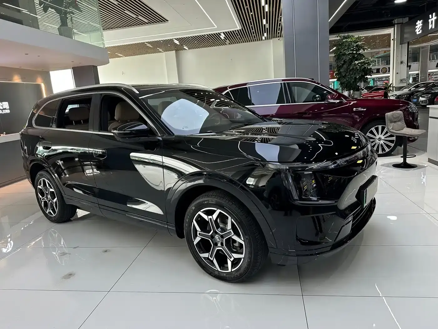 Jetour Mountain & Sea L7 PLUS 2026 Model 121km Comfort Edition 5-Seater — миниатюра 3