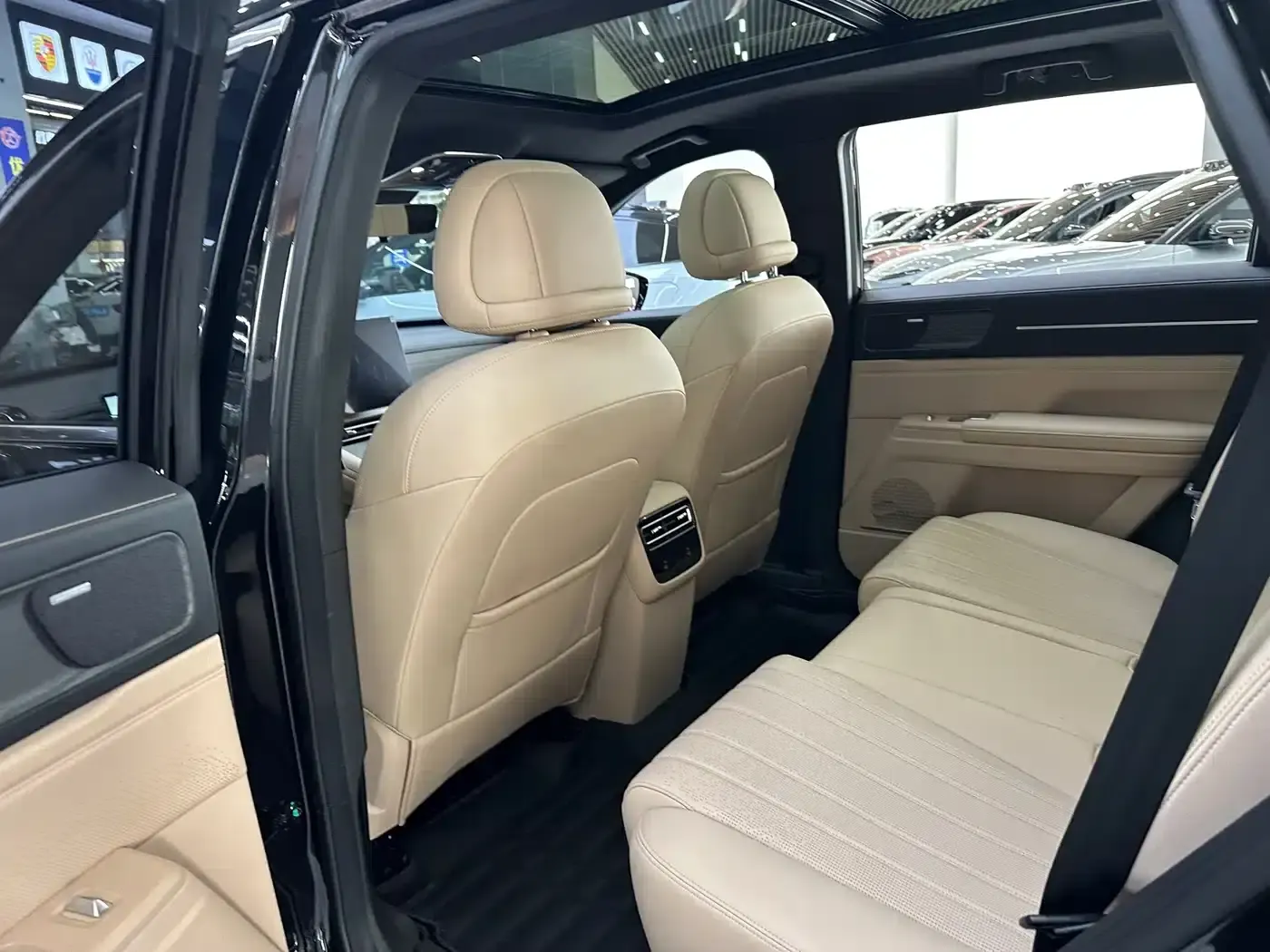 Jetour Mountain & Sea L7 PLUS 2026 Model 121km Comfort Edition 5-Seater — миниатюра 4