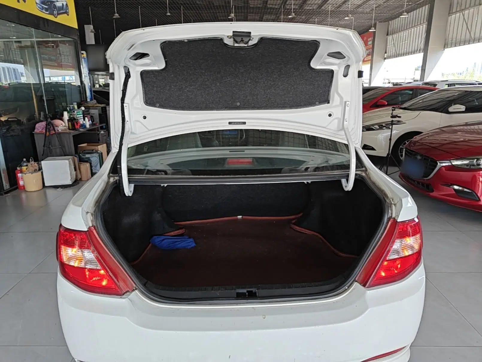 BYD F3 2015 Energy-Saving Edition 1.5L Manual Luxury Model — миниатюра 22