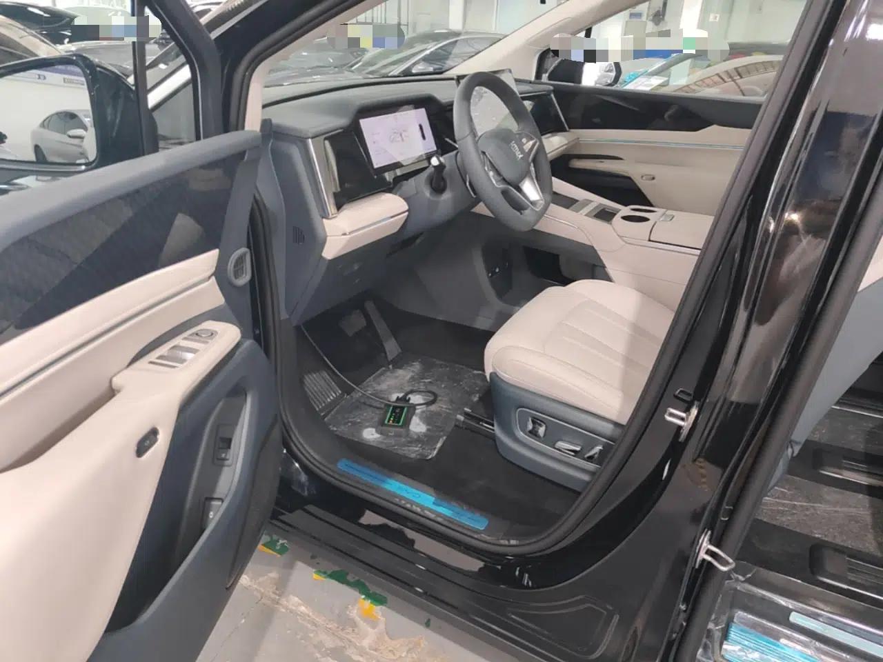 BYD Xia 2026 DM-i 1.5T 218KM Transcendence Edition — миниатюра 18