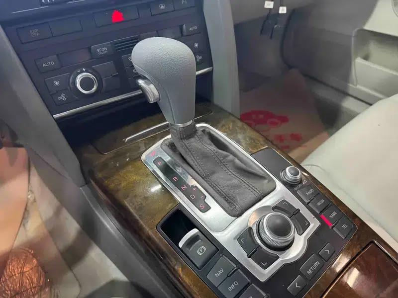 Audi A6L 2009 2.0 TFSI Automatic Standard Edition — миниатюра 11