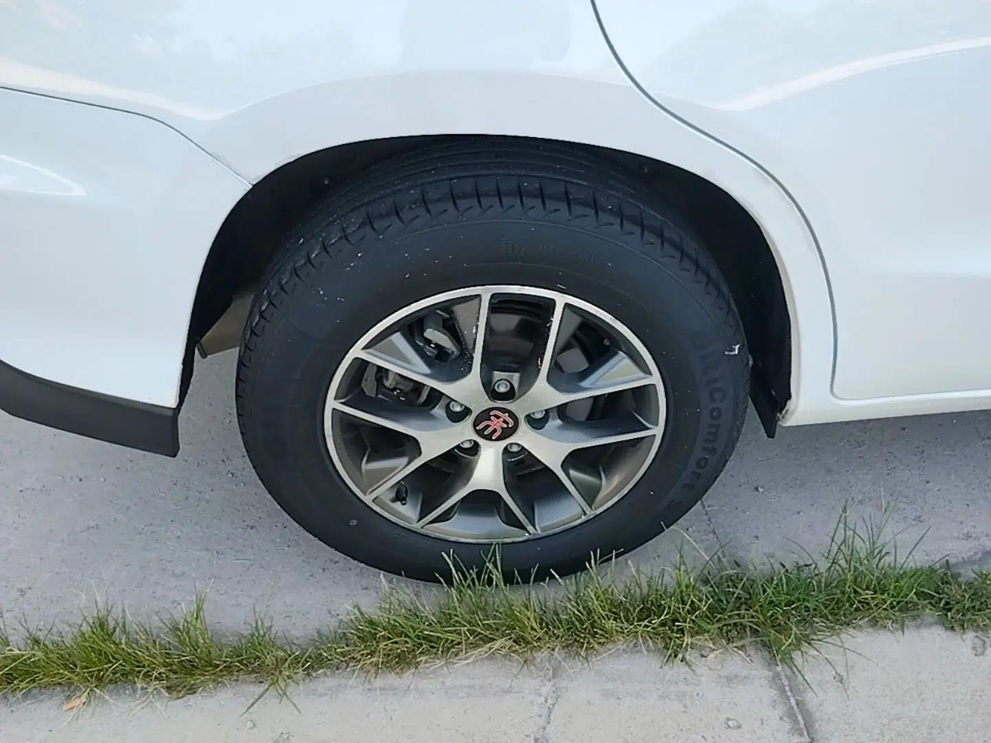 BYD Song 2016 GaiShi Edition 1.5TI Manual Elite Model — миниатюра 11