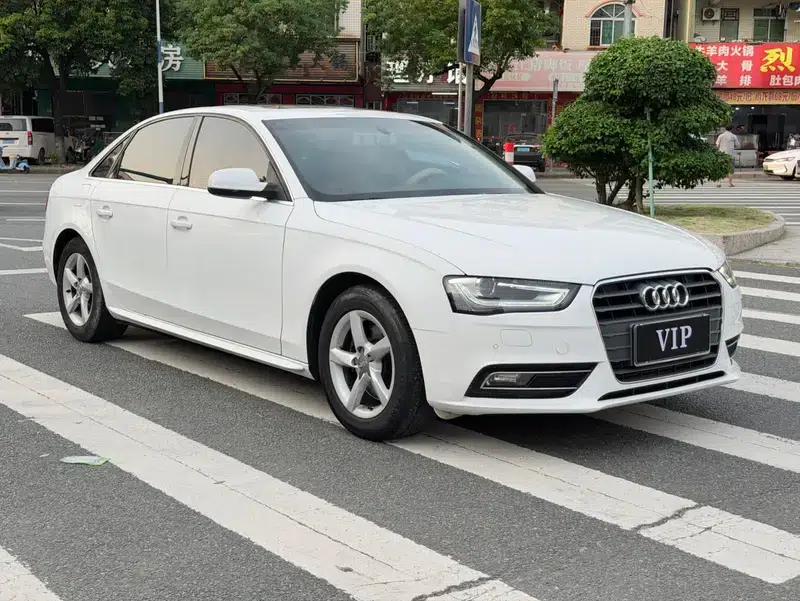 Audi A4L 2013 35 TFSI Automatic Standard Edition — миниатюра 3