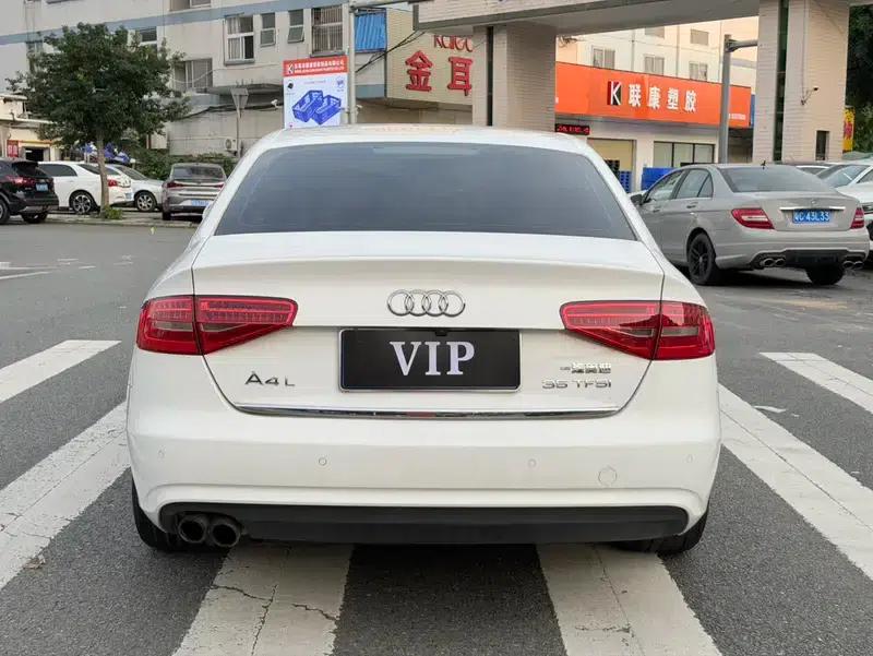 Audi A4L 2013 35 TFSI Automatic Standard Edition — миниатюра 5