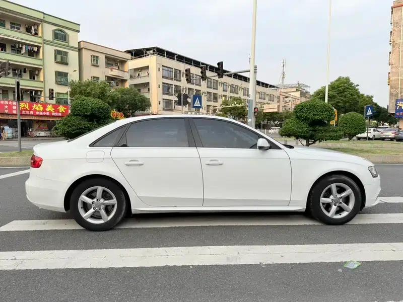 Audi A4L 2013 35 TFSI Automatic Standard Edition — миниатюра 7