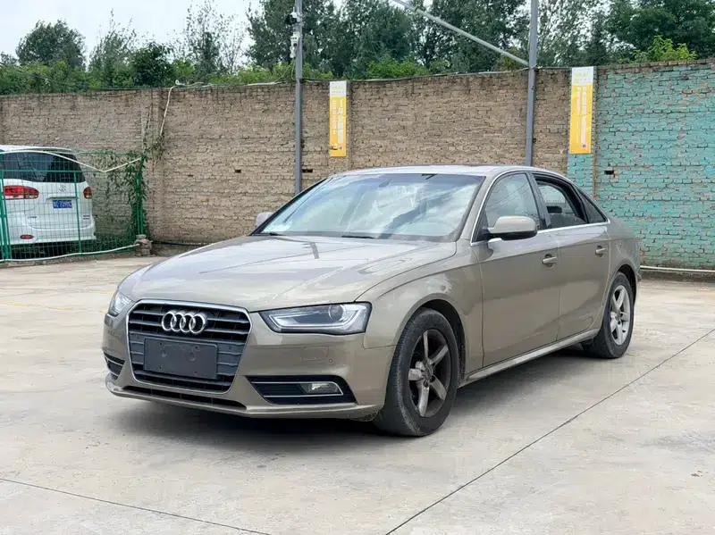 Audi A4L 2013 35 TFSI Automatic Standard Edition — миниатюра 1