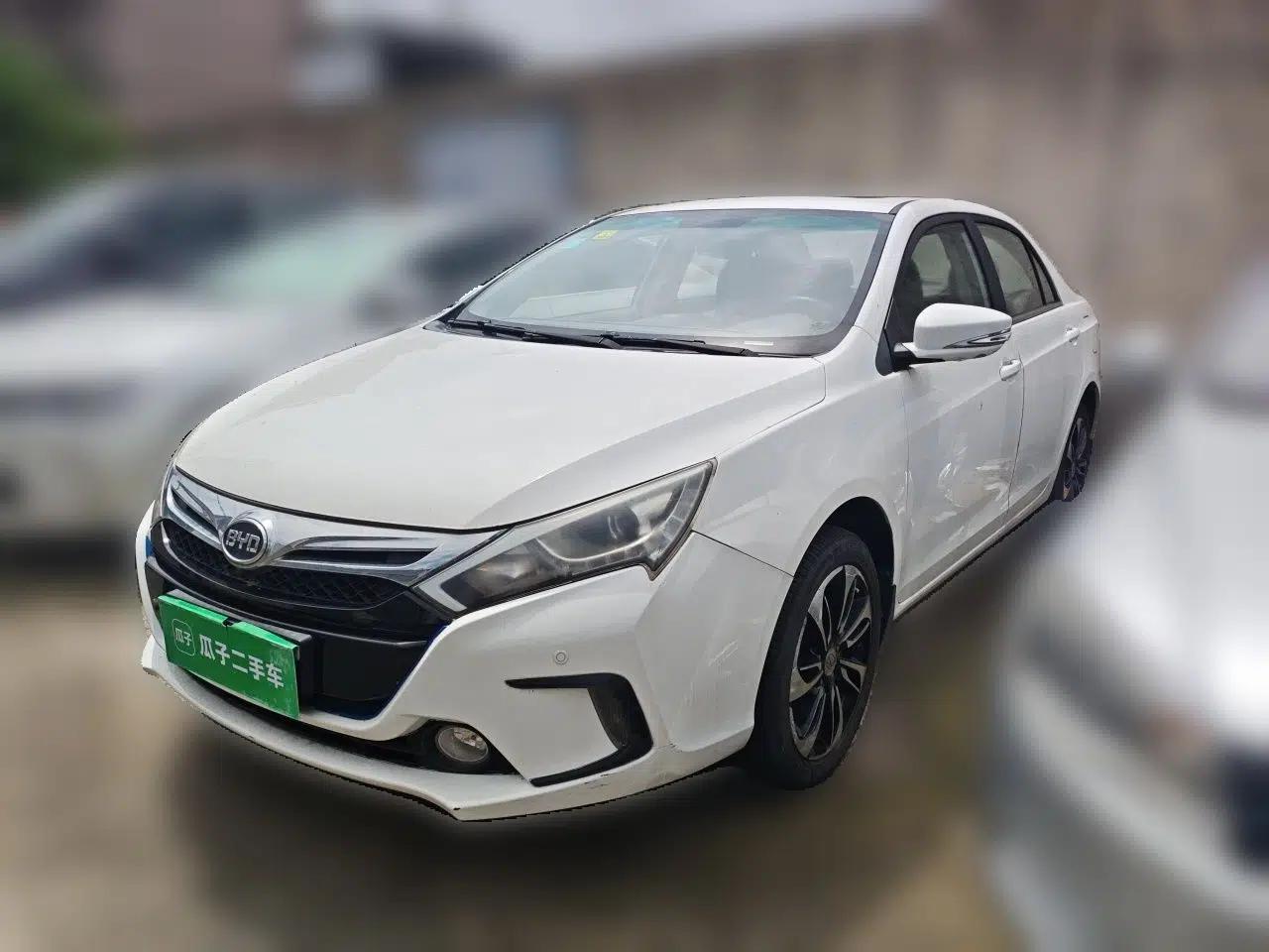 BYD Qin New Energy 2015 1.5T Dual-Crown Flagship Plus Edition — миниатюра 1