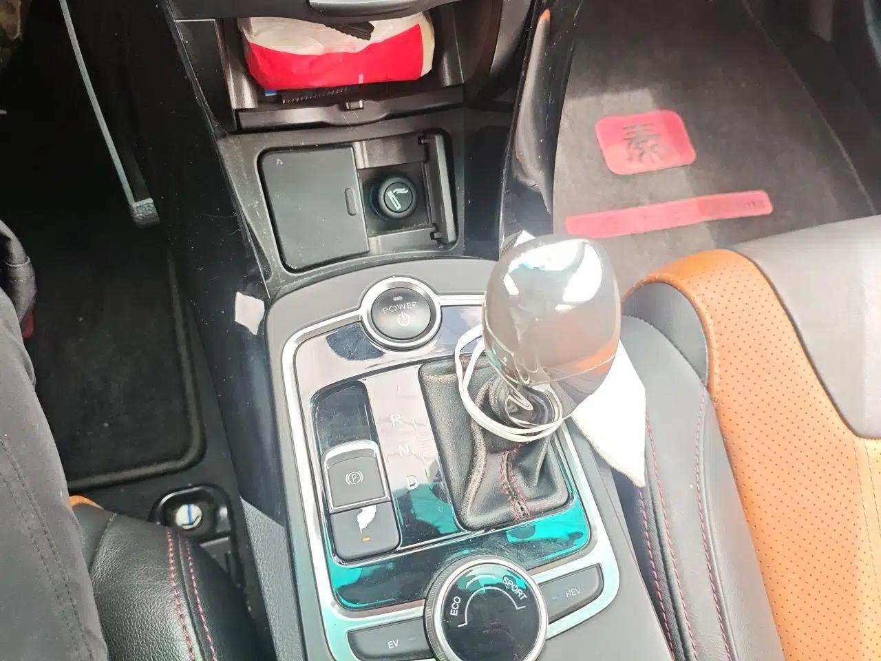 BYD Qin New Energy 2015 1.5T Dual-Crown Flagship Plus Edition — миниатюра 14