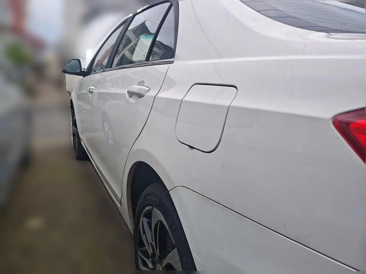 BYD Qin New Energy 2015 1.5T Dual-Crown Flagship Plus Edition — миниатюра 4