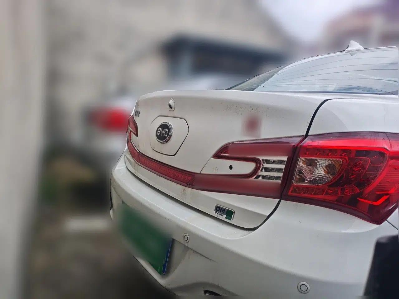 BYD Qin New Energy 2015 1.5T Dual-Crown Flagship Plus Edition — миниатюра 5