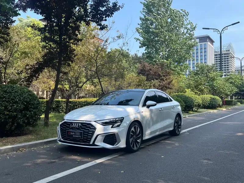 Audi A3 2023 Facelift A3L Limousine 35 TFSI Sporty Edition — миниатюра 1