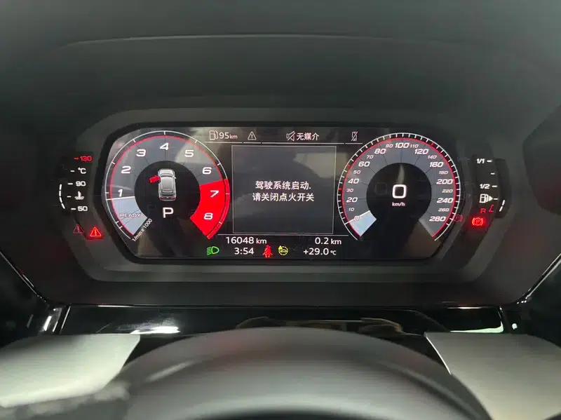 Audi A3 2023 Facelift Sportback 35 TFSI Fashion Sporty Model — миниатюра 15