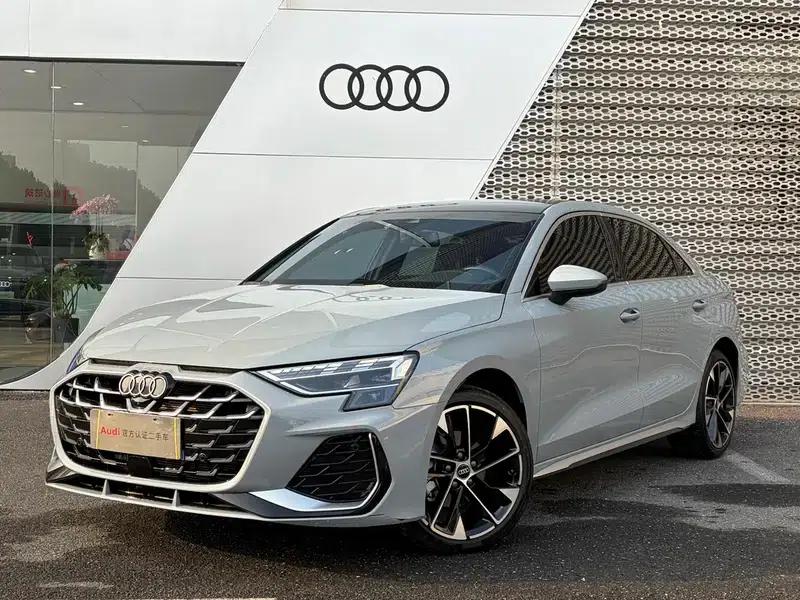 Audi A3 2025 A3L Limousine 35 TFSI Flying Spur Luxury Edition — миниатюра 1