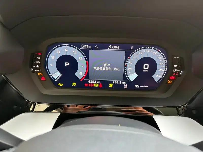 Audi A3 2025 A3L Limousine 35 TFSI Flying Spur Luxury Edition — миниатюра 13