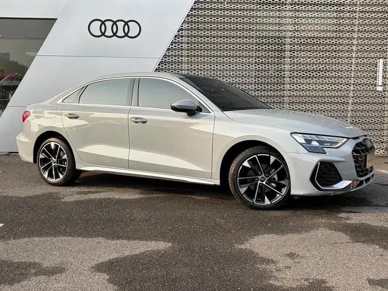 Audi A3 2025 A3L Limousine 35 TFSI Flying Spur Luxury Edition — миниатюра 3