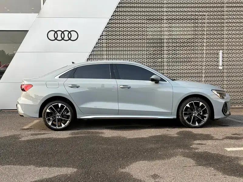 Audi A3 2025 A3L Limousine 35 TFSI Flying Spur Luxury Edition — миниатюра 6