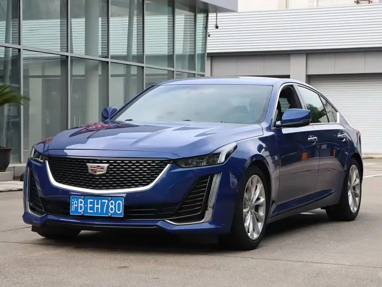 2022 Cadillac CT5 28T Luxury — миниатюра 1