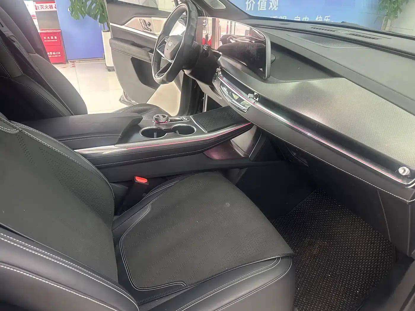 Cadillac XT5 2025 2.0T Premium — миниатюра 13