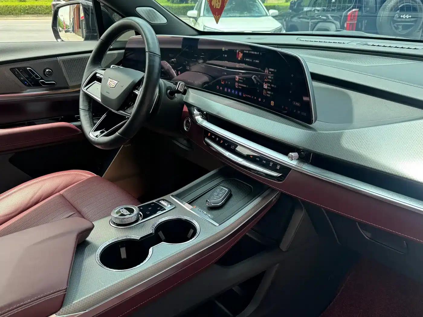 Cadillac XT5 2025 2.0T Platinum Edition — миниатюра 14