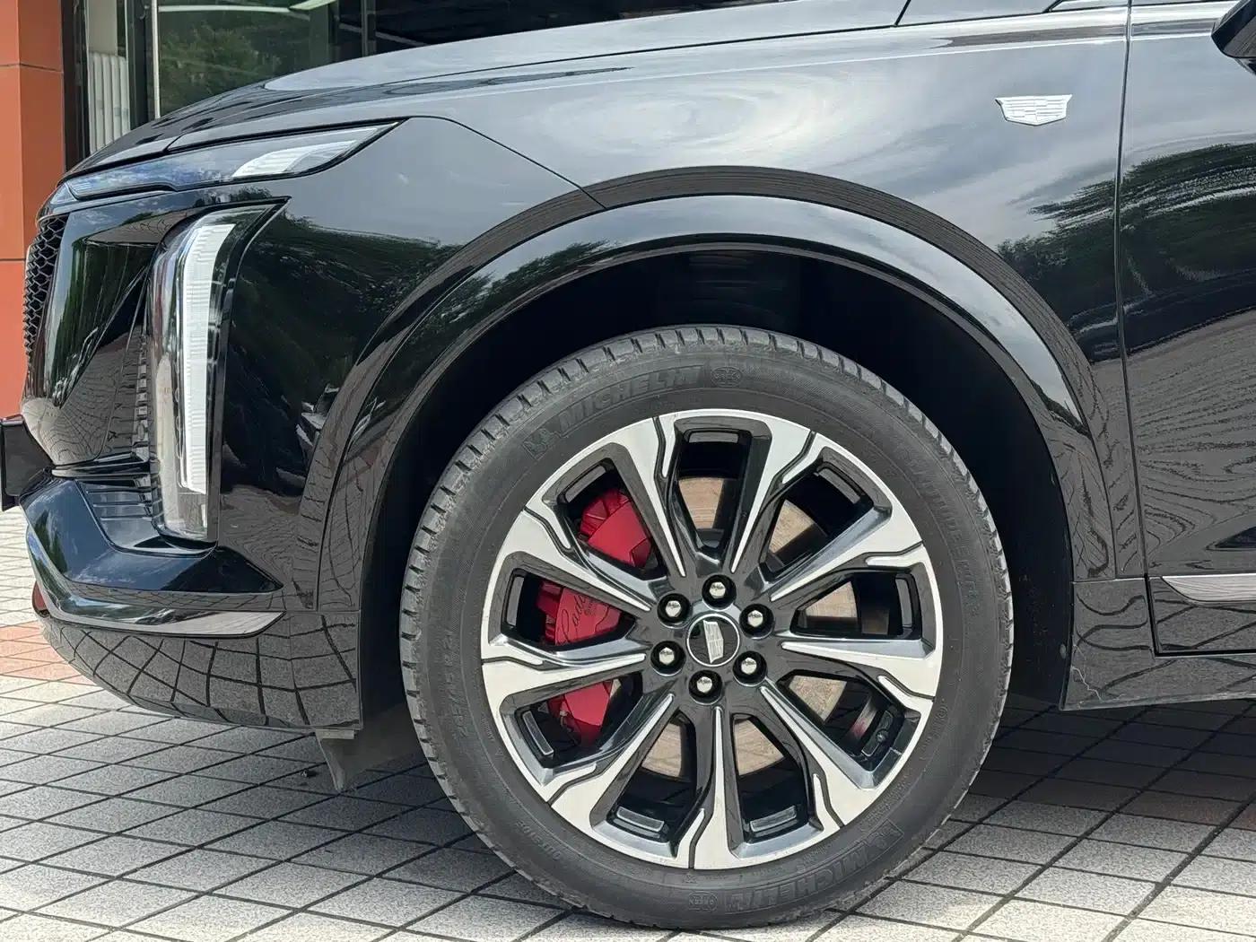 Cadillac XT5 2025 2.0T Platinum Edition — миниатюра 5