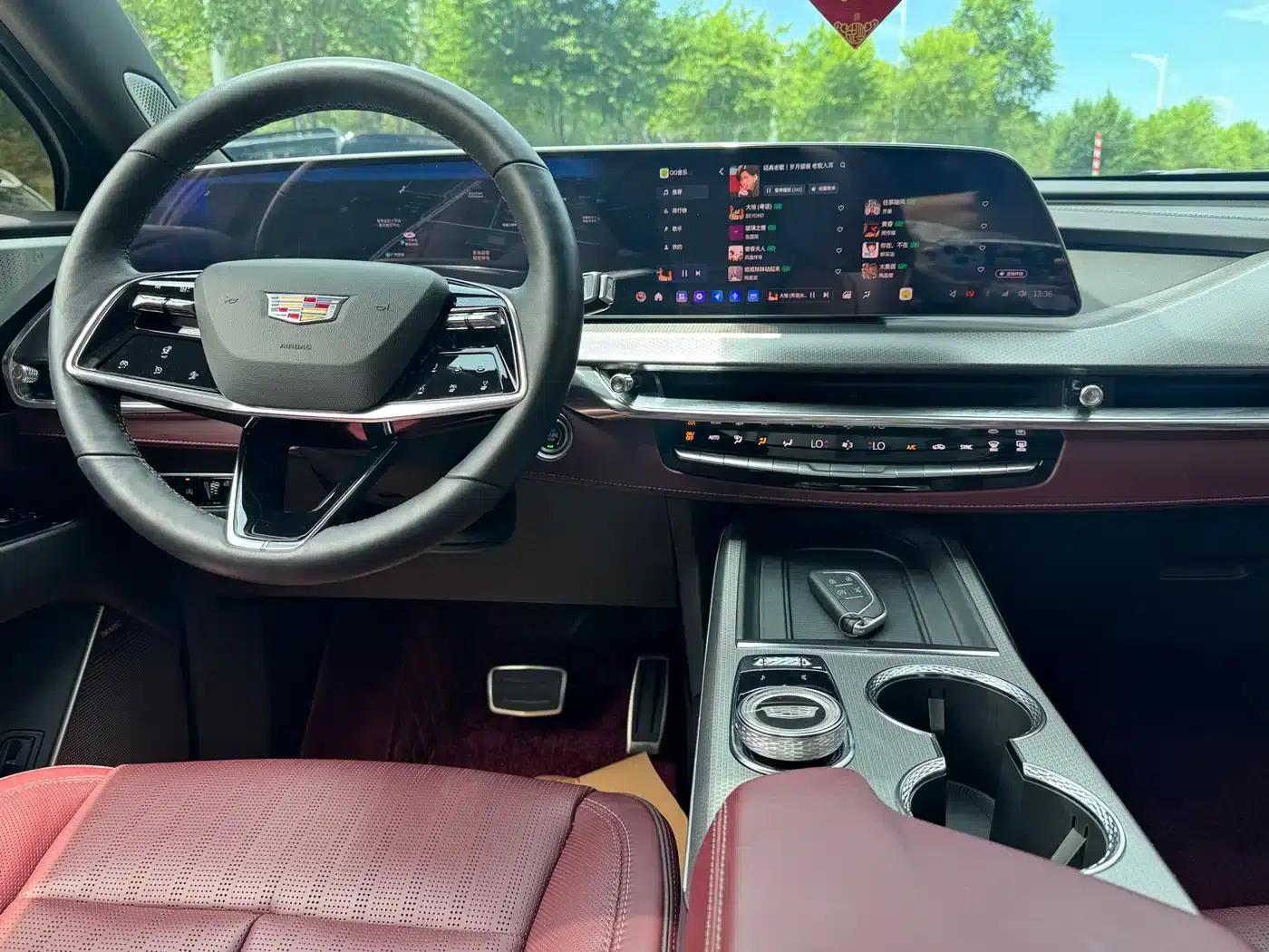 Cadillac XT5 2025 2.0T Platinum Edition — миниатюра 6
