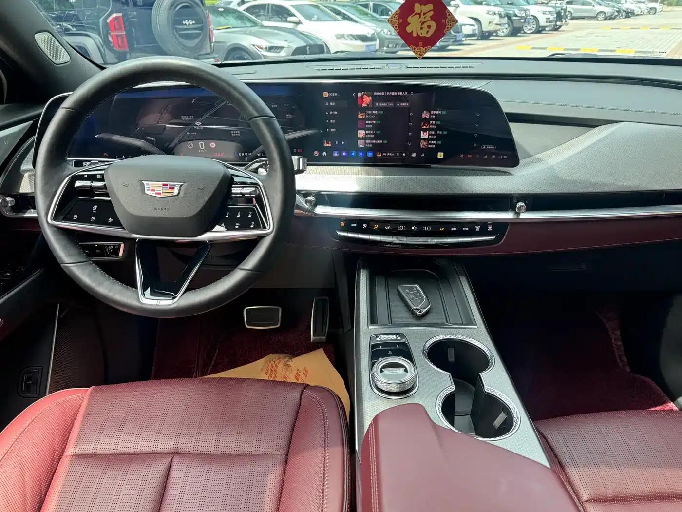 Cadillac XT5 2025 2.0T Platinum Edition — миниатюра 7