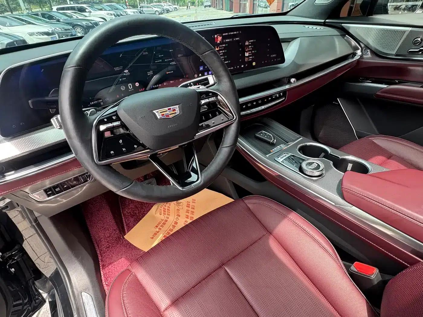 Cadillac XT5 2025 2.0T Platinum Edition — миниатюра 8
