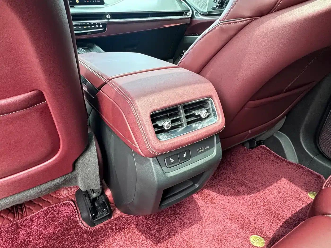 Cadillac XT5 2025 2.0T Platinum Edition — миниатюра 10