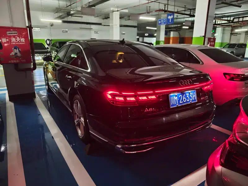 2023 Audi A8 A8L 50 TFSI quattro Premium Edition — миниатюра 3