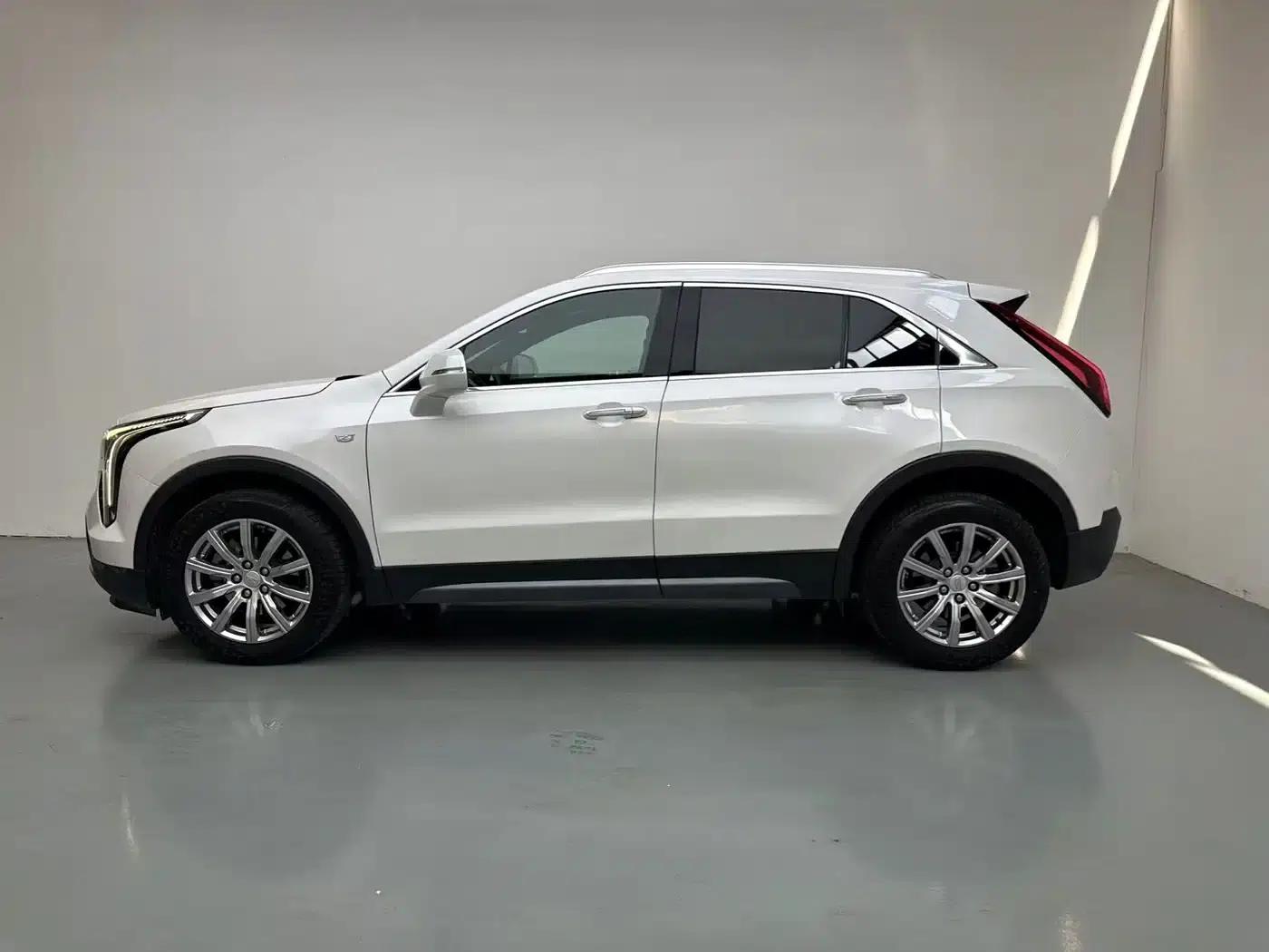 Cadillac XT4 2021 28T Two-Wheel Drive Premium Edition — миниатюра 3