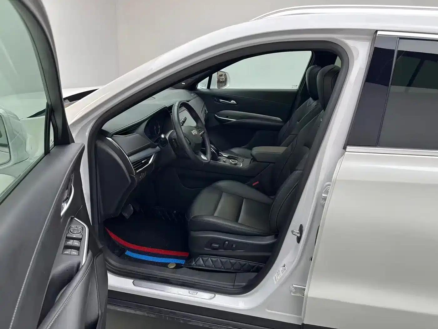 Cadillac XT4 2021 28T Two-Wheel Drive Premium Edition — миниатюра 5