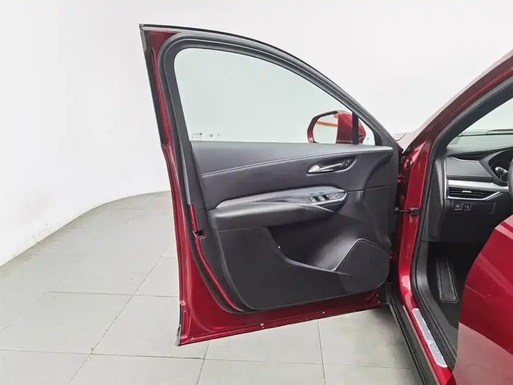 Cadillac XT4 2021 28T Two-Wheel Drive Premium Edition — миниатюра 8