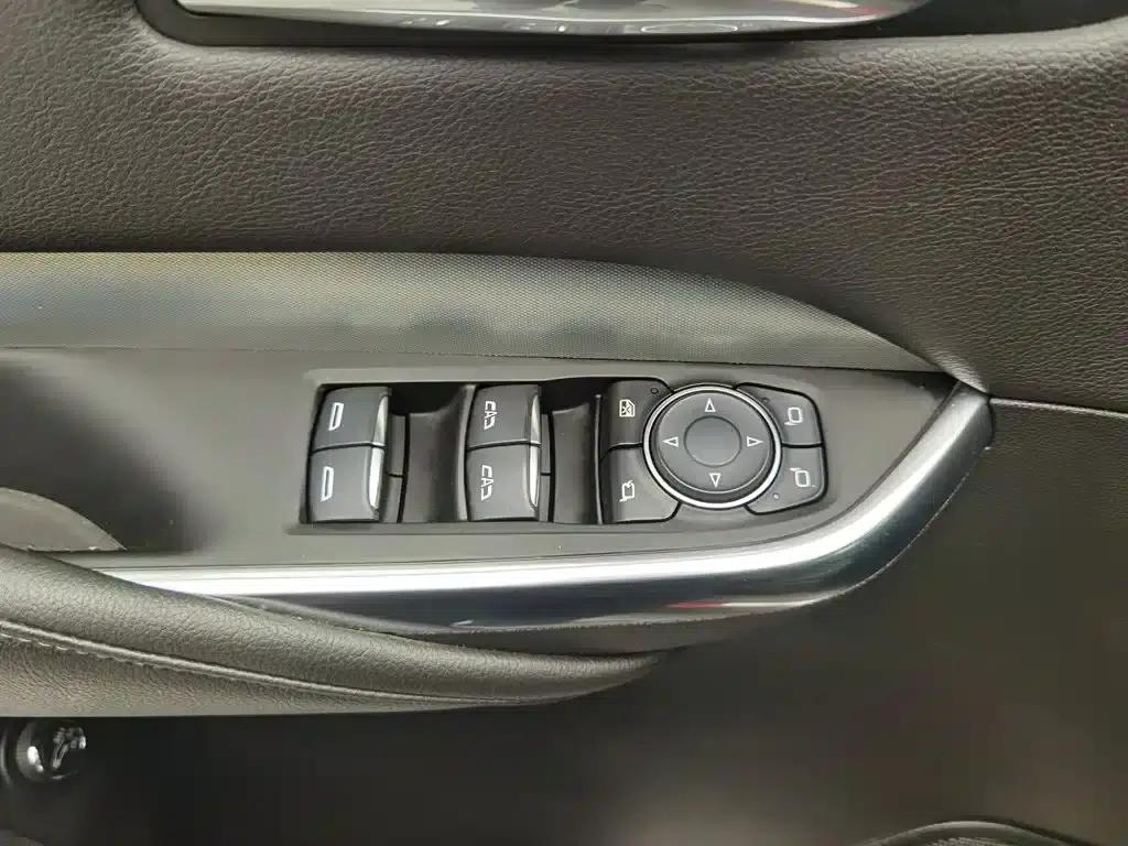 Cadillac XT4 2021 28T Two-Wheel Drive Premium Edition — миниатюра 9