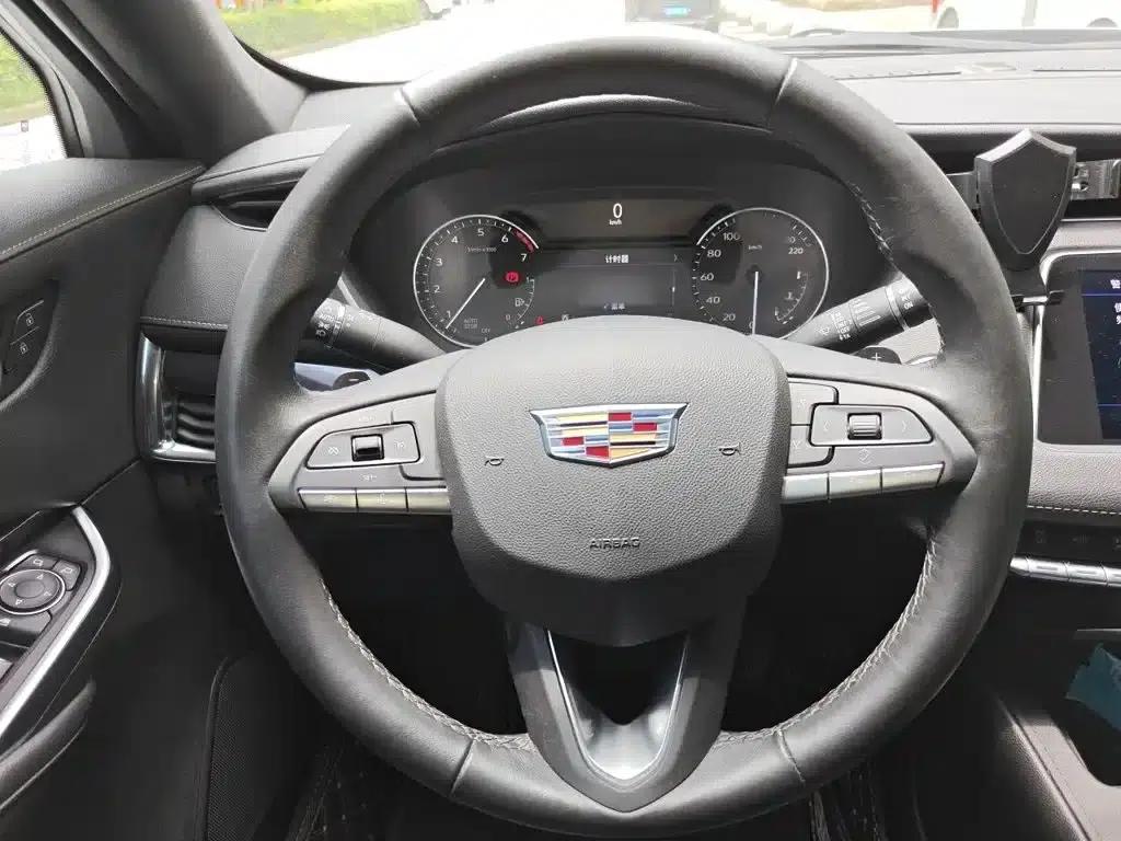 Cadillac XT4 2021 28T Two-Wheel Drive Technology Edition — миниатюра 3