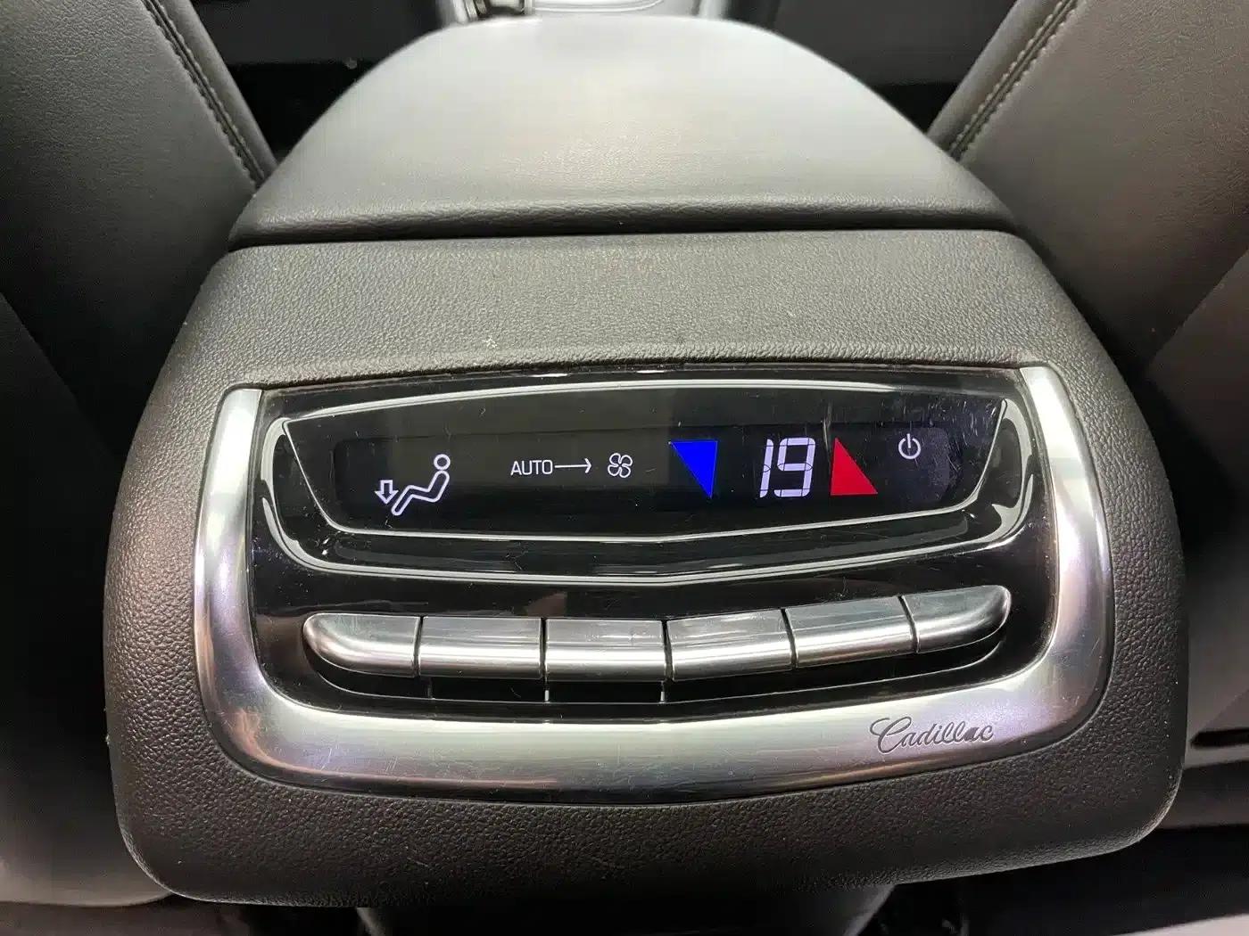 Cadillac XT6 2020 28T Six-Seat Luxury Sport Ultimate Safety Edition — миниатюра 16